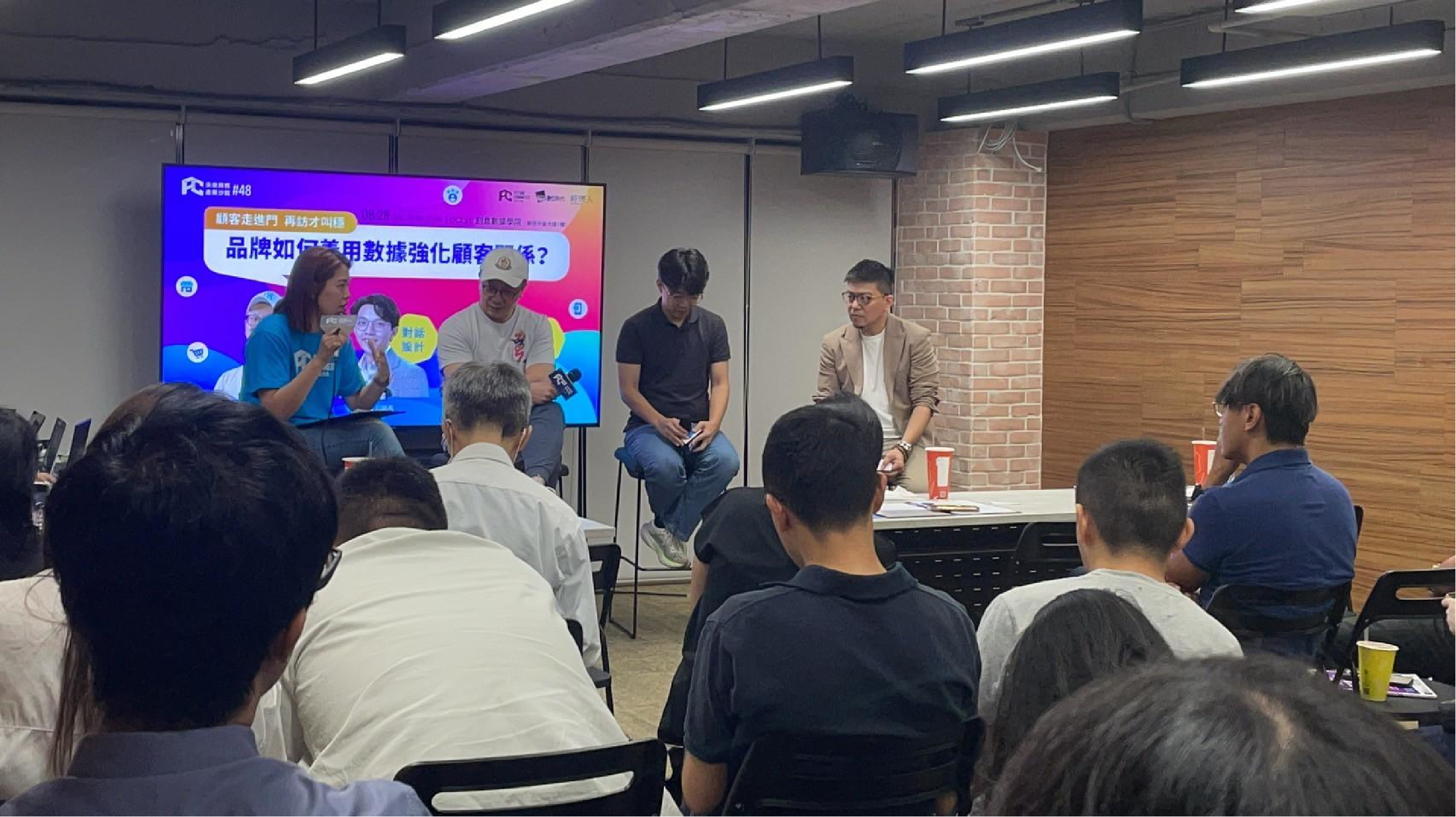 把數據轉化為行動，把顧客互動轉化為價值，與產業一同前行，累積能長久發揮力量的會員資產。